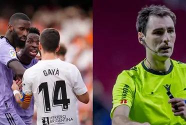 El delantero brasileño fue expulsado sobre el final del encuentro por agredir a un rival.