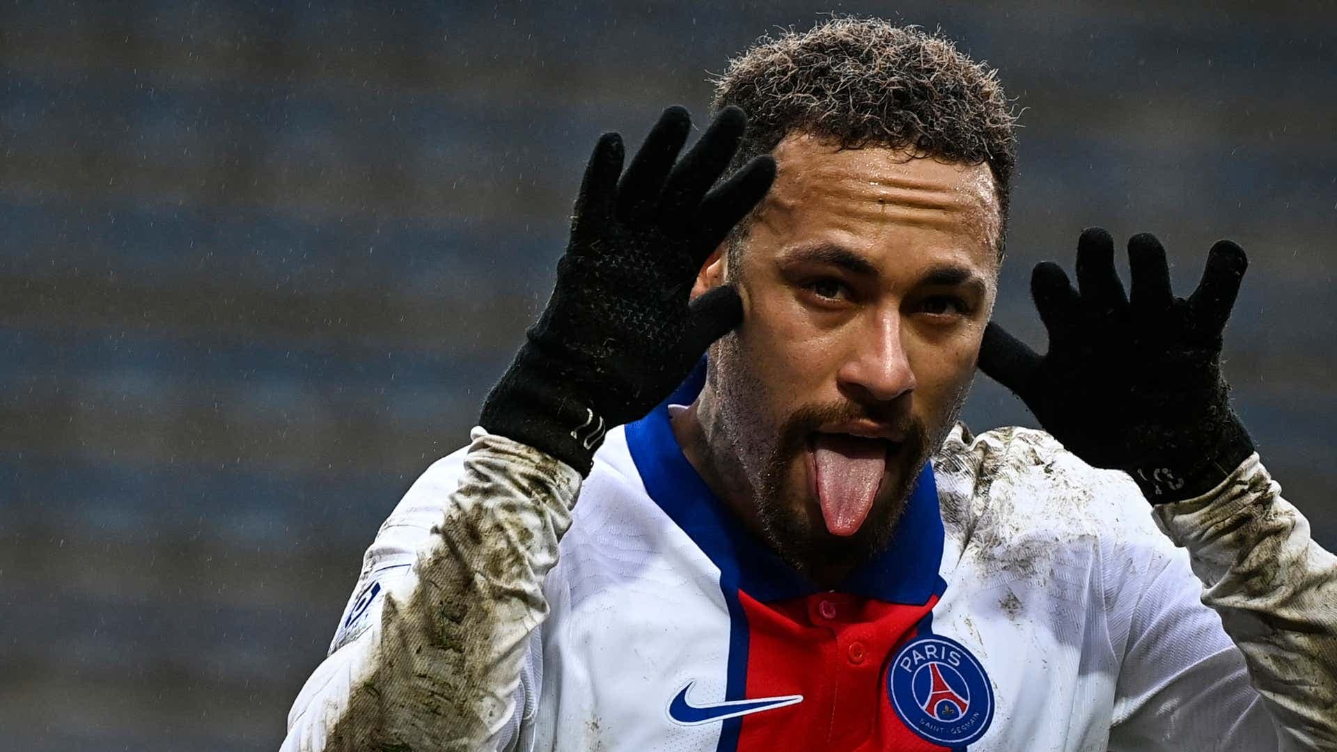 El delantero brasileño llegó a las practicas del PSG en su helicóptero personalizado de Batman y llamó la atención de todos con su nueva adquisición millonaria.