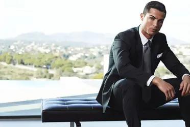 El delantero del Manchester United fue visto conduciendo un Bentley Flying Spur mientras se dirigía al entrenamiento de su equipo, llamando la atención de todos, parece que el luso sigue aumentando su colección de autos.