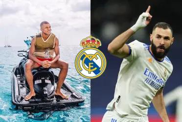 El delantero del PSG se mostró de sus vacaciones disfrutando con sus amigos, a diferencia del merengue, quien sigue entrenando a pleno pensando en lo que viene.