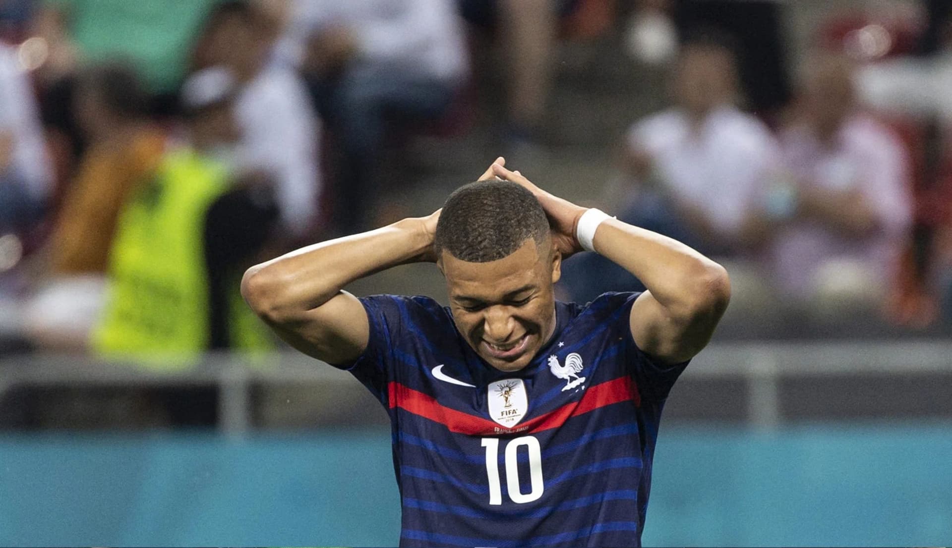 El delantero francés no pasa por un buen momento y sumado a eso, sufrió una noticia que podría complicar su futuro en la Copa del Mundo.