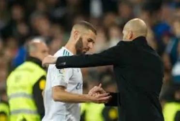 El delantero francés pone en aprietos al técnico del Madrid.