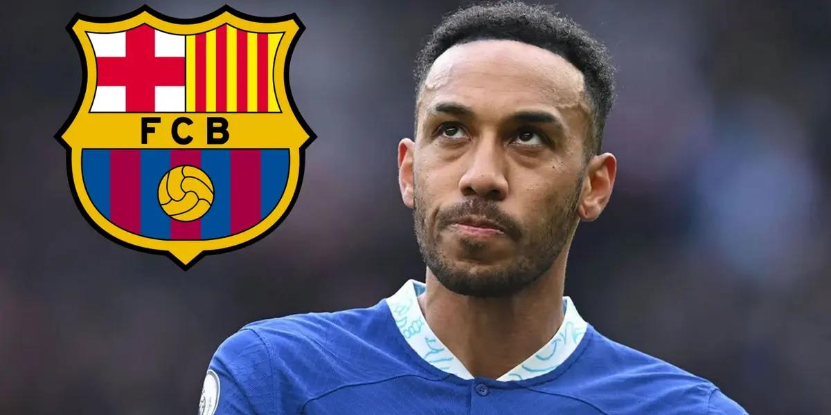 El delantero gabonés tiene que resolver su futuro en estos meses.