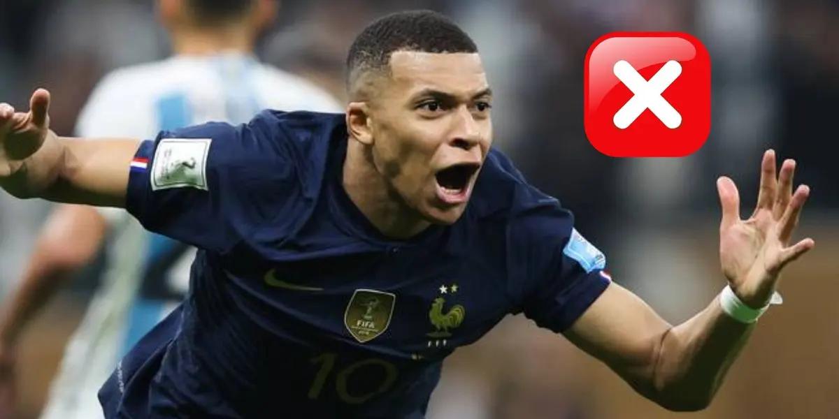 El delantero galo anotó el tercero de su escuadra ante Dibu Martínez y después lo festejó con algunas sonrisas ante las miradas de la hinchada argentina.