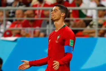 El delantero de Manchester United no pudo evitar la caída de su Selección y tendrán que jugar la repesca para intentar clasificar al Mundial.