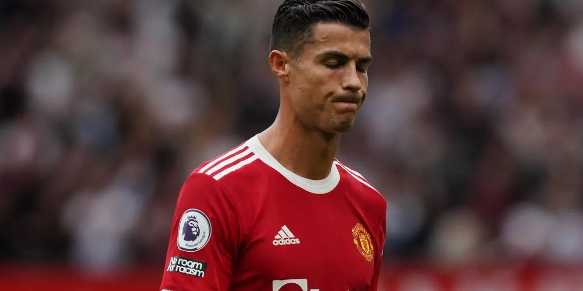 El delantero nacido en Portugal no logra pisar fuerte en su retorno a Manchester United y sufre una caída sin precedentes frente al Liverpool, dejando al borde del despido a su entrenador.