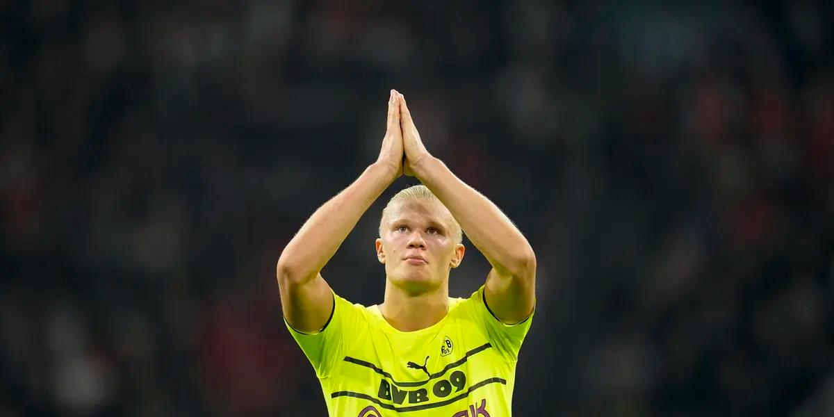 El delantero noruego finalizó su vinculo con Nike, no lo renovó y se mostró vistiendo ropa de Adidas lo que lo acerca al Real.