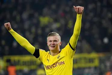 El delantero noruego posó con una polémica camiseta y se rumoreo sobre un posible fichaje.