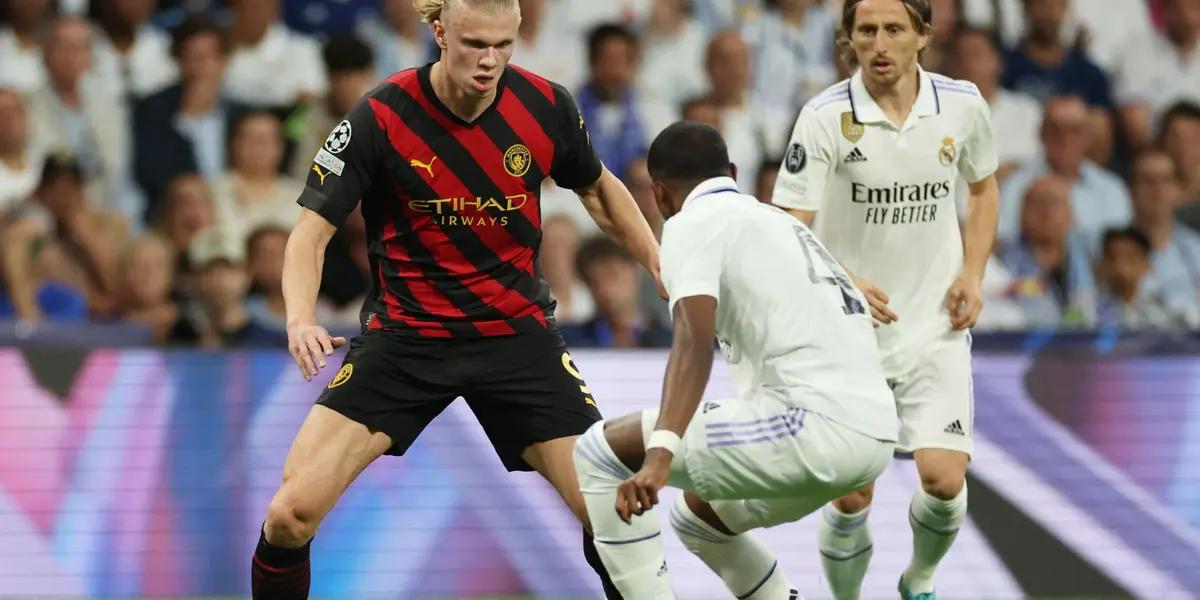 El delantero noruego que juega en el Manchester City fue reconocido con dos premios.