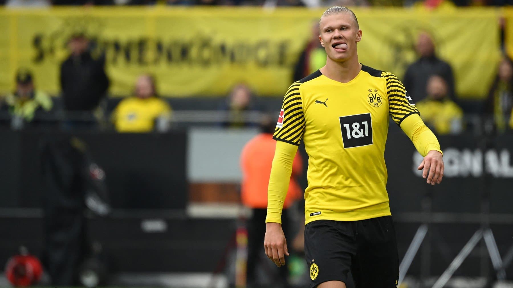El delantero noruego tiene una cláusula que le liberaría del Borussia Dortmund a cambio de 75 millones de euros. Pero además, el club blaugrana, debería pagar 60 millones de euros como comisiones a Mino Raiola y al padre del futbolista.
