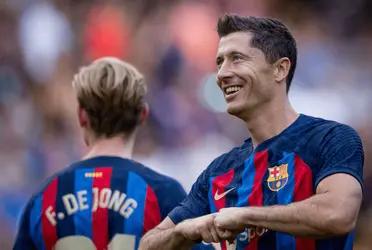 El delantero polacio aportó en el espectacular partido en Camp Nou, pero si el resto del equipo no ayuda, no se puede.