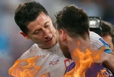 El delantero polaco le cometió una infracción y luego fue ignorado por completo por el capitán de Argentina.