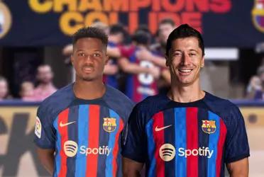 El delantero polaco tuvo un episodio polémico con el canterano culé sobre los minutos finales.