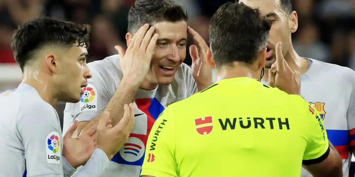 El delantero se enteró de su suspensión en la concentración de Polonia.