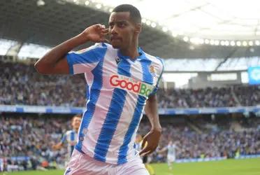 El delantero sueco, estrella del su equipo, firmó el año pasado una extención de su contrato hasta 2026, con una claúsula de salida cercana a los 90 millones de euros.