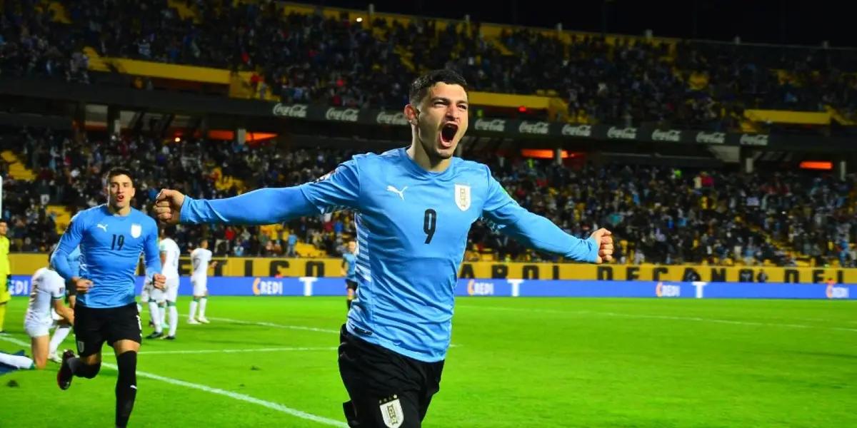 El delantero uruguayo, Agustín Álvarez es una de las grandes promesas sudamericanas y el equipo culé ya puso sus ojos en él para conseguirlo el próximo mercado de pases.