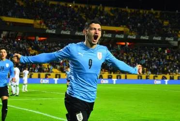 El delantero uruguayo, Agustín Álvarez es una de las grandes promesas sudamericanas y el equipo culé ya puso sus ojos en él para conseguirlo el próximo mercado de pases.