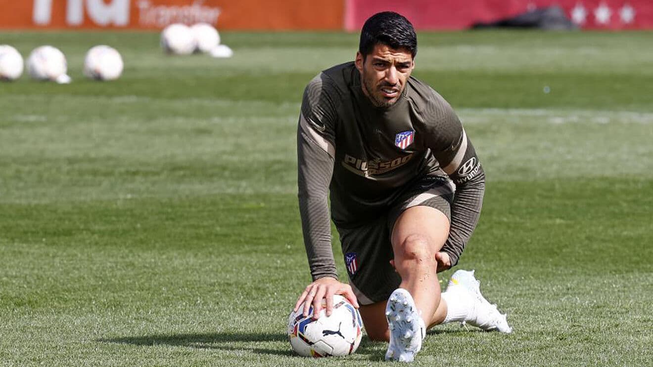 El delantero uruguayo, Luis Suárez, tiene que seguir rompiendo redes y por eso el Atlético de Madrid le tiene armada una rutina especial para seguir manteniendo en forma pensando en la próxima temporada 2021/2022.