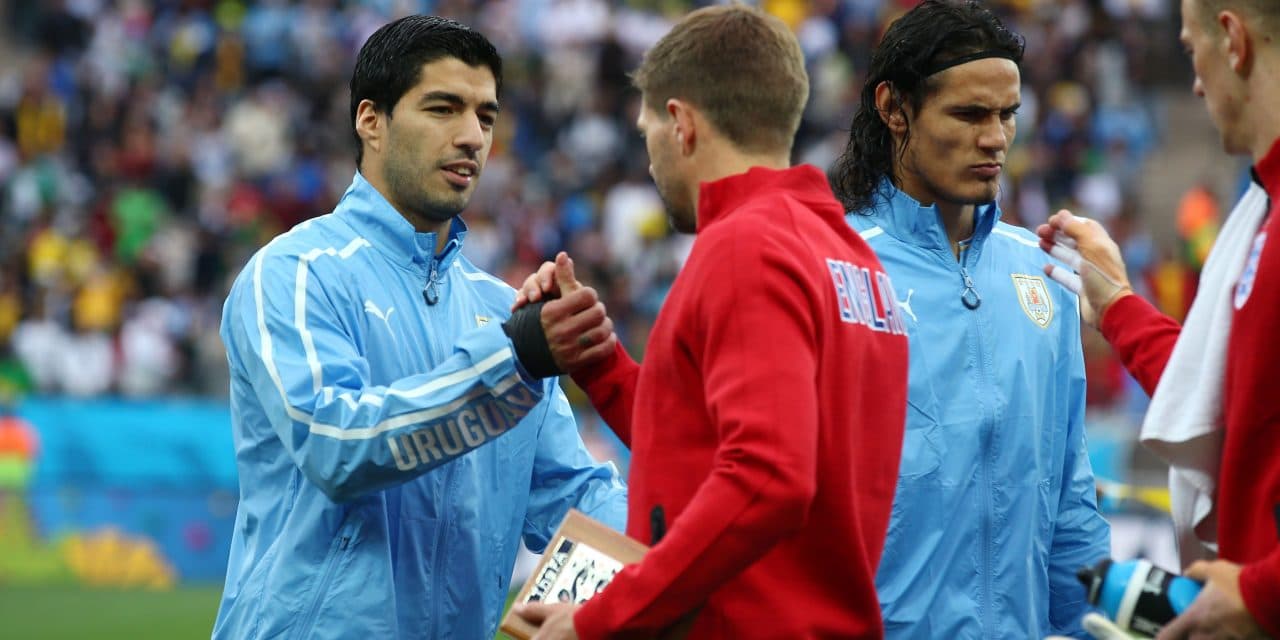El delantero uruguayo podría dejar Atlético Madrid al final de la temporada y ya tiene una idea bastante acabada de donde podría proseguir su carrera. La chance de ser seducido por Steven Gerrard para ir al Aston Vila es concreta y allí podría encontrarse con Couttinho.