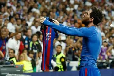 El efecto Messi causa sensaciones y rompe cualquier tipo de barrera, tanto así que sus propios rivales al finalizar el encuentro contra él no se aguantan las ganas y le piden fotos, camisetas, etc. Acá te mostramos los más impresionantes