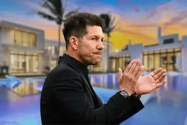 El entrenador argentino es el DT que más dinero gana y con casa lo muestra.