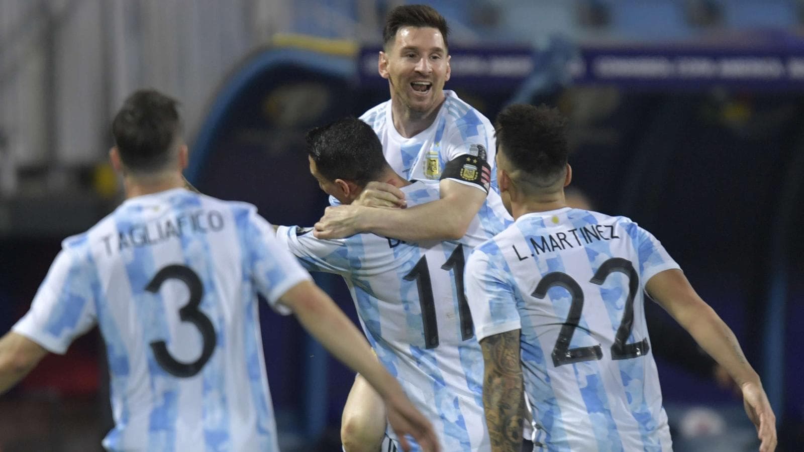 El entrenador argentino está preocupado por sus problemas en defensa, por eso ya armó una lista con posibles refuerzos para mejorar la situación actual del club. Uno de ellos y quizas el más probable de todos es el fichaje de Nicolas Tagliafico, lateral argentino recientemente campeón con la Selección Argentina.
