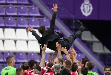 El entrenador argentino se dejó llevar por el momento y habló de su futuro.