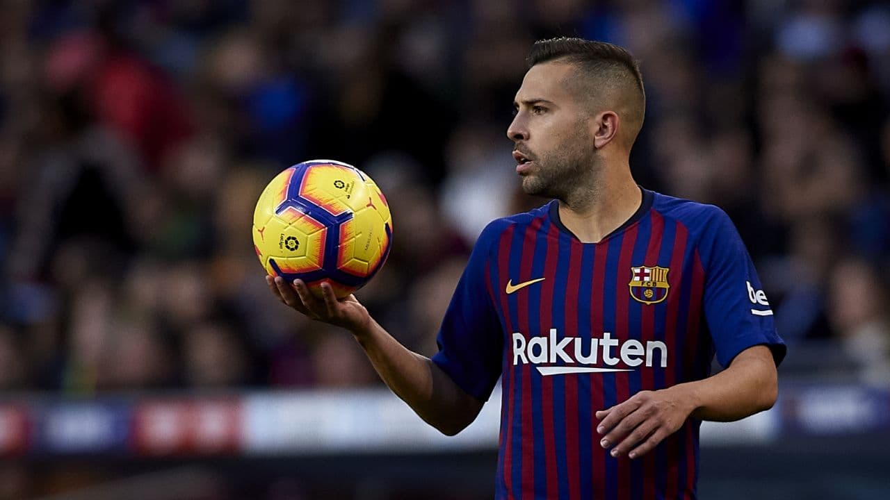 El entrenador del Barcelona está pidiendo variantes en el lateral izquierdo, disconforme por el momento que está pasando Jordi Alba. Los movimientos de mercado que se perciben, podrían provocar su salida de la institución.
