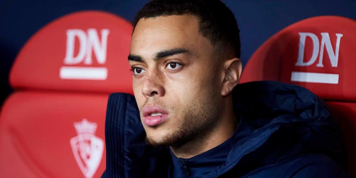 El entrenador español no tiene en cuenta a Sergiño Dest, y ahora intentaría fichar a Mazraoui para que pierda el puesto definitivamente.