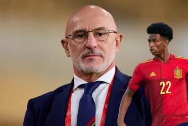 El entrenador español tiene un problema en una de sus líneas y se arrepiente de no haber convocado al joven del Barça