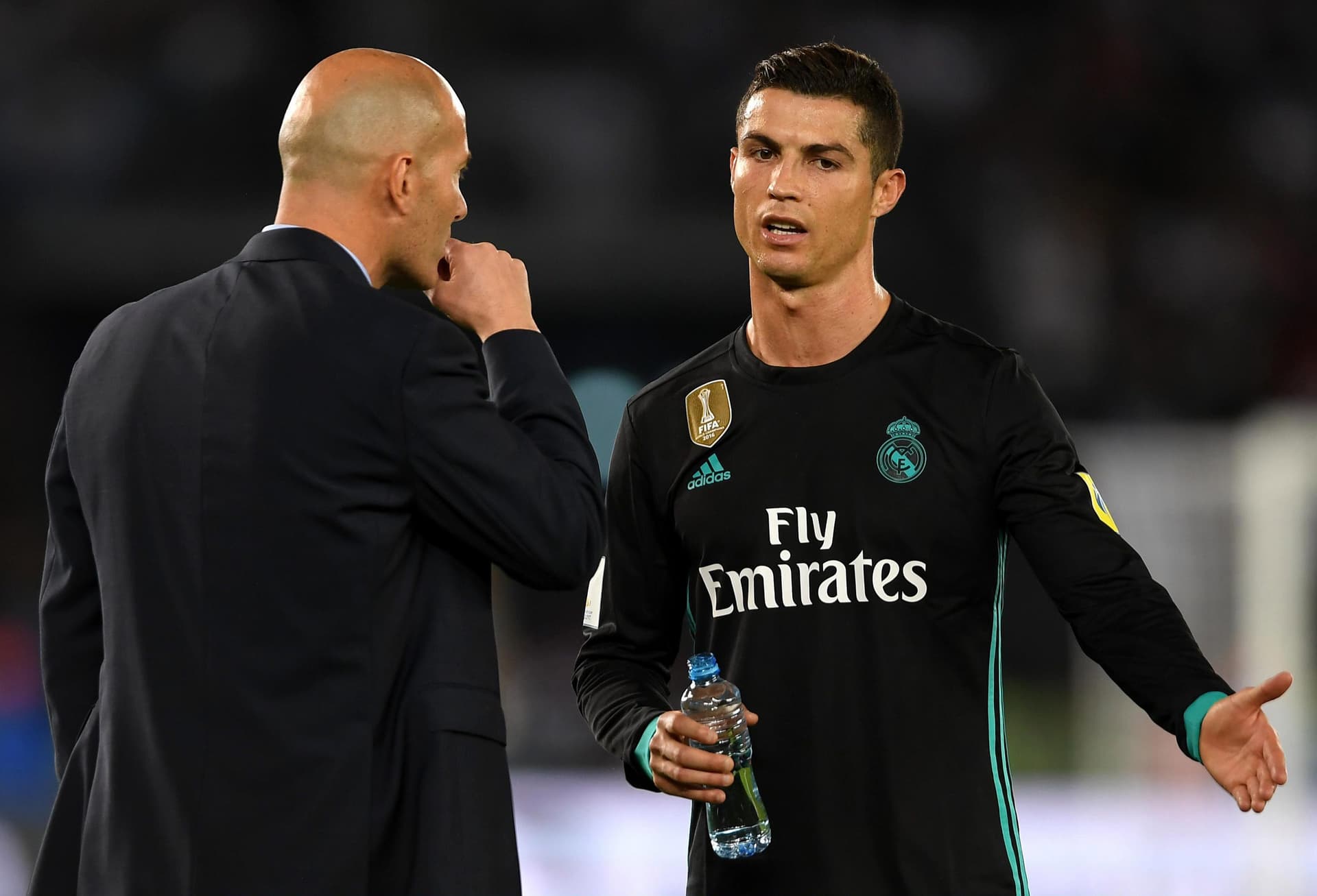 El entrenador francés podría llegar al equipo de su ex dirigido en el Real Madrid, pero antes habría puesto una serie de situaciones a mejorar.