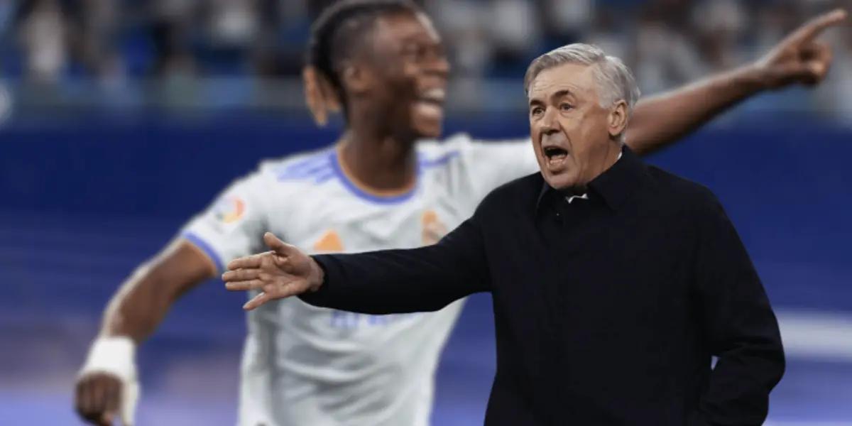 El entrenador ha sorprendido a todos con un movimiento que ha hecho en defensa