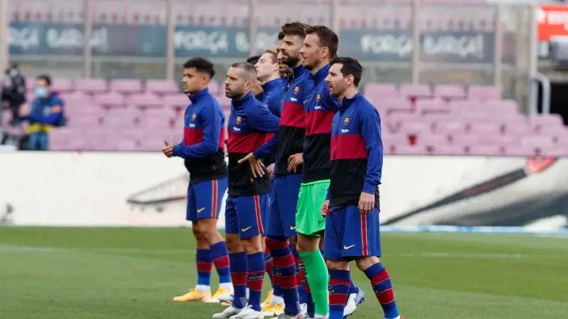 El entrenador holandés no estaría nada conforme con el rendimiento del futbolista y por esa razón querría que se vaya.