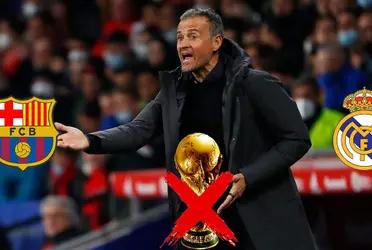 El entrenador nacional sigue parado en el umbral de la soberbia, mientras toma decisiones controversiales. Como la inclusión de un futbolista que, a todas luces, es un lastre para la “Roja”.