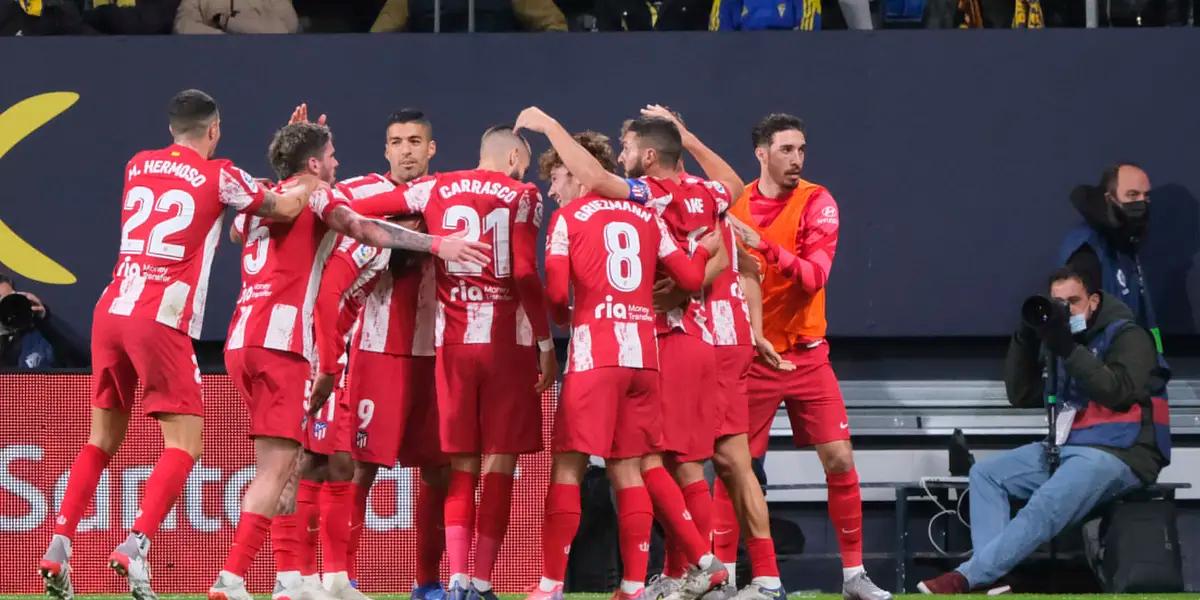 El equipo colchonero le arrebató los tres puntos a Cádiz en su casa, goleándolo por 4 a 1 y quedó a solo un punto de alcanzar la cima del campeonato.