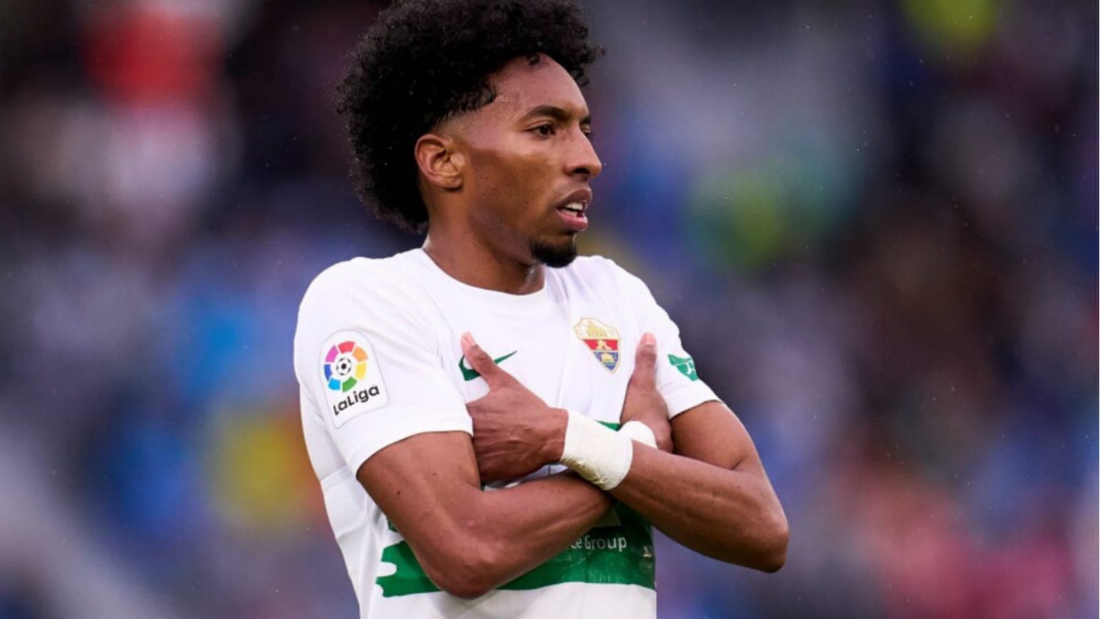 El equipo colchonero tendría en la mira de cara al próximo mercado a Johan Mojica, lateral izquierdo del Elche, por el que pagaría un total de 5 millones de euros.