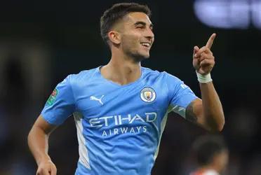 El equipo culé se movió en las negociaciones por el delantero español y está a nada de convertirlo en el segundo refuerzo del equipo este próximo mercado de pases.