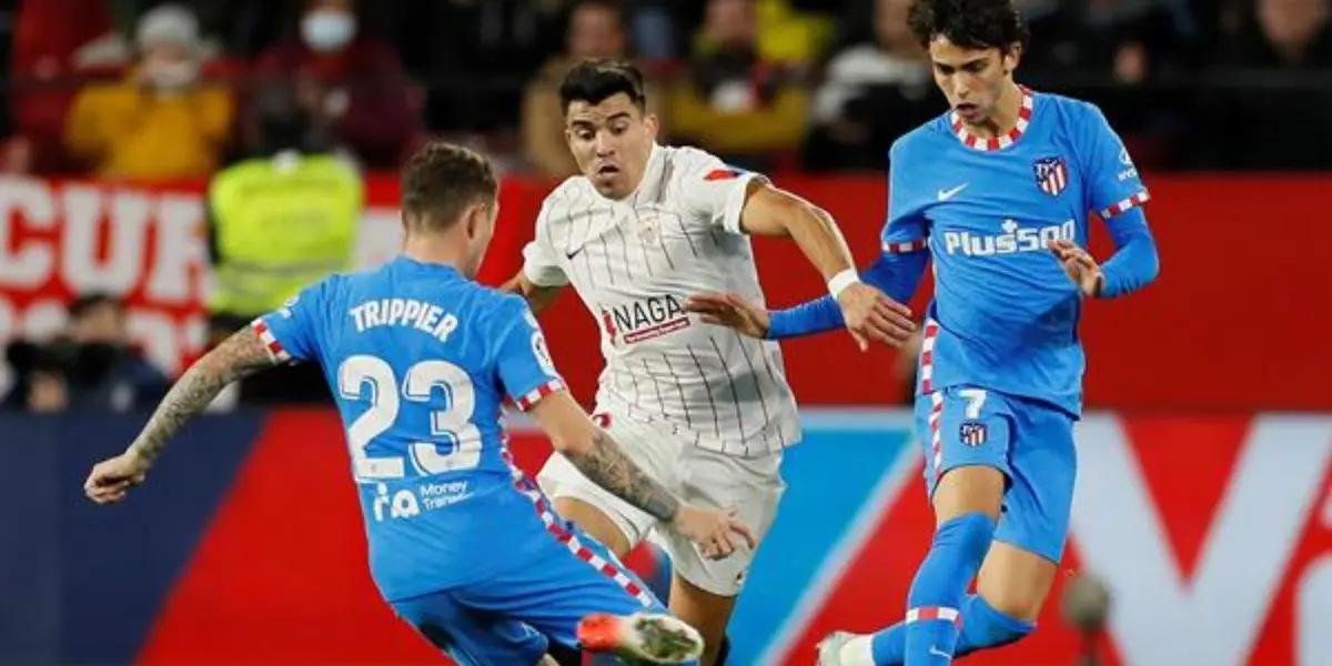 El equipo de Diego Simeone cayó en el tramo final de partido por un gol de Ocampos, tras una buena segunda mitad. Los Colchoneros, con esta derrota, ven complicadas sus chances de poder acceder a la UEFA Champions League.