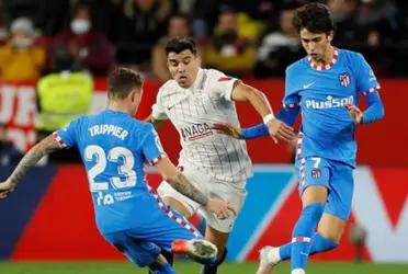 El equipo de Diego Simeone cayó en el tramo final de partido por un gol de Ocampos, tras una buena segunda mitad. Los Colchoneros, con esta derrota, ven complicadas sus chances de poder acceder a la UEFA Champions League.