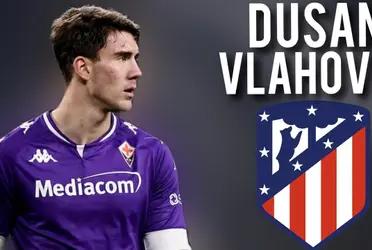 El equipo de Diego Simeone y el multicampeón italiano se suman al interés del PSG por Dusan Vlahovic. El delantero de la Fiorentina es la gran joya a futuro del mercado europeo y todos se lo quieren quedar.