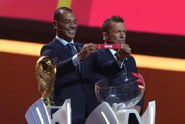 El equipo dirigido por Luis Enrique sabe quiés serán dos de los tres rivales de su grupo en la Copa del Mundo. Enfrentará a un Campeón del Mundo, al equipo asiático y les contamos quién será el cuarto integrante.