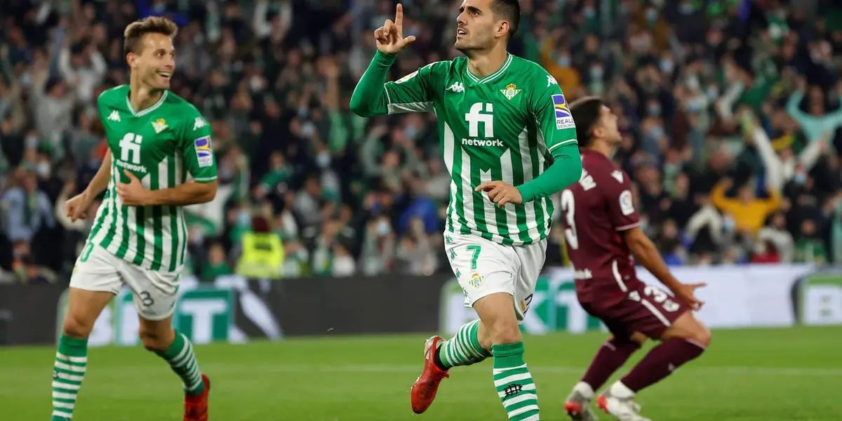 El equipo de Eduardo Coudet, que sueña con alcanzar puestos de copas internacionales recibe al conjunto de Manuel Pellegrini. Los verdiblancos tienen el frente dividido entre volver a puestos de Champions y la final de la Copa del Rey.