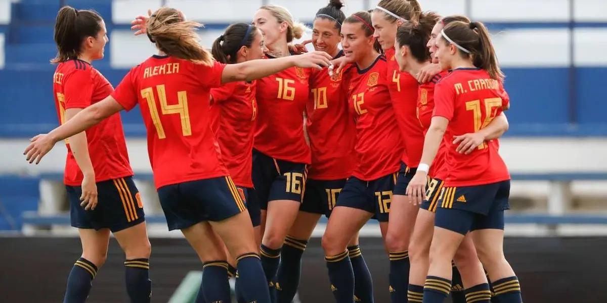 El equipo femenino de España consiguió en sus últimos partidos, 16 victorias, teniendo 96 goles a favor y cero en contra. Una marca histórica que la selección masculina nunca pudo conseguir.