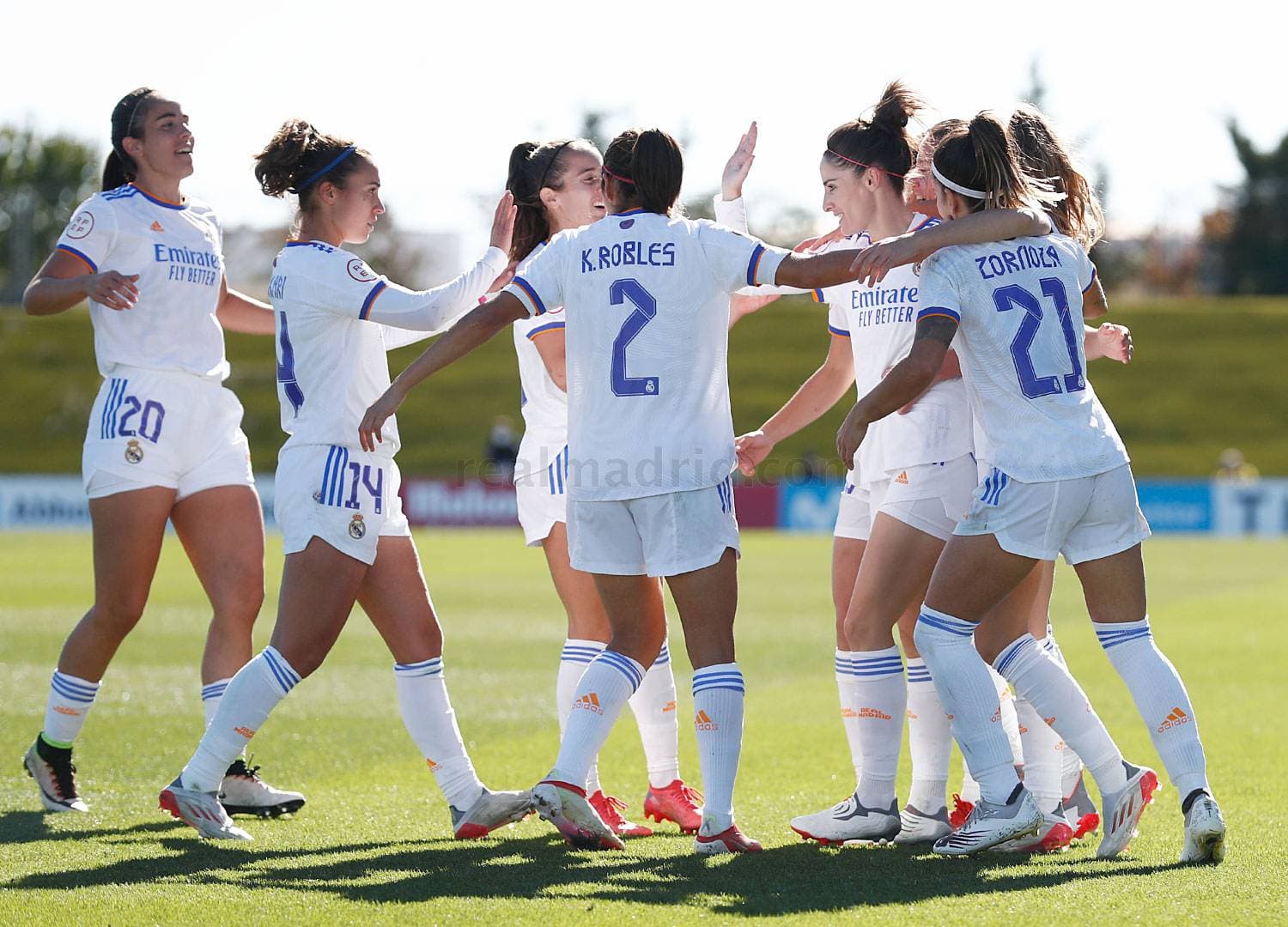 El equipo merengue intenta seguir escalando en la historia del Fútbol Femenino, y está en busca de ese tan ansiado título nacional que las deposite en lo más alto de España.