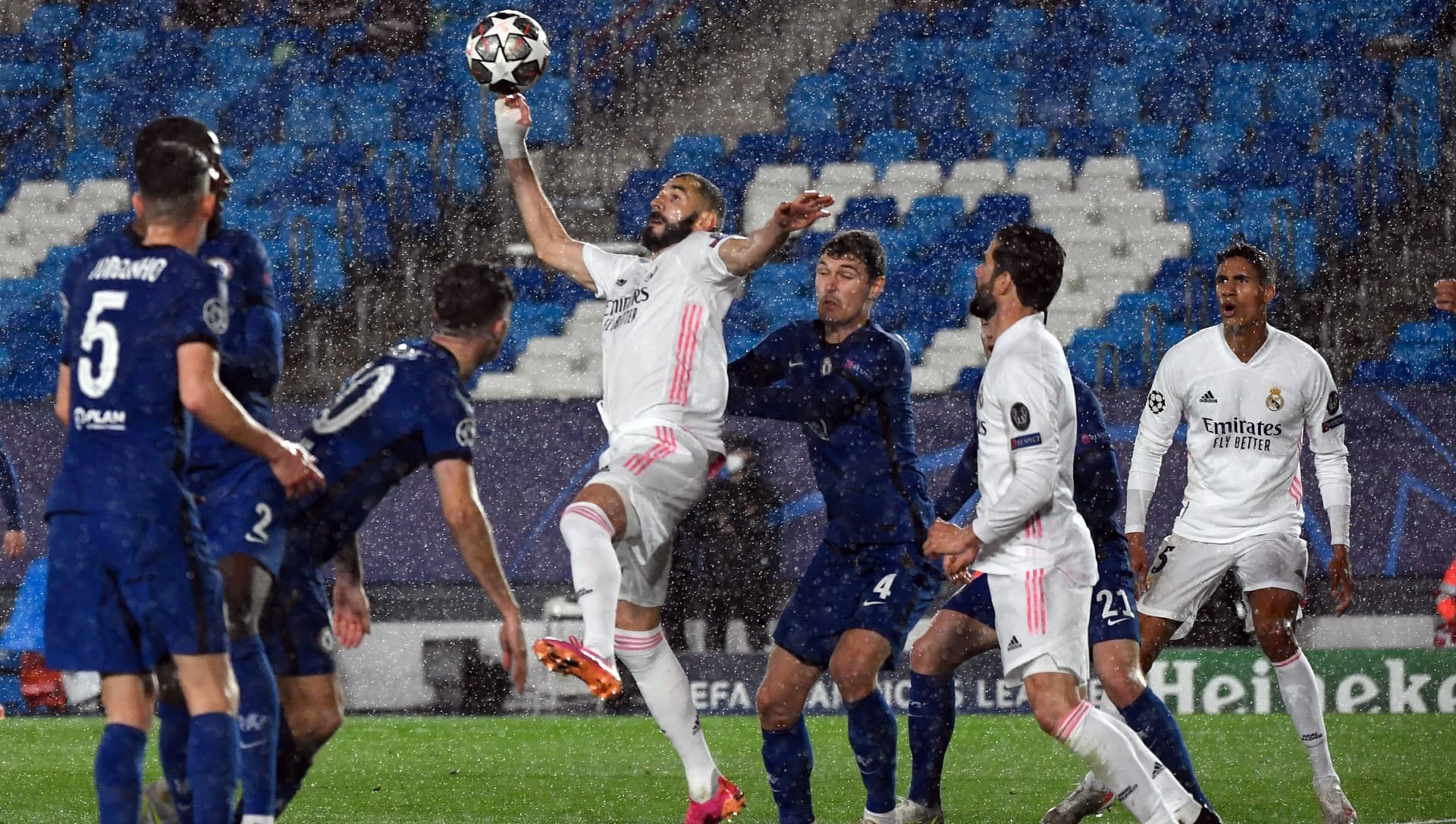 El equipo merengue se volverá a ver las caras con el equipo inglés, luego de conocer que será su rival en los cuartos de final de la Champions League. Con el pasar de las horas el encuentro ha tomado una expectativa enorme y es por eso que se estima un aforó impresionante en ambos encuentros de la serie.