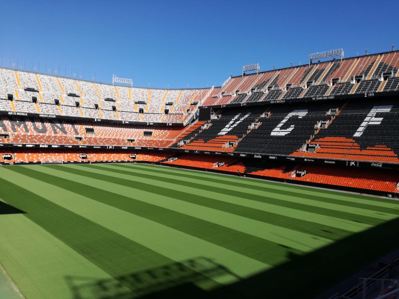 El equipo valenciano reformará su estadio para ampliar su aforo y así lograr que más aficionados puedan ir al estadio. El proyecto iniciaría en 2022 y finalizaría en dos años.