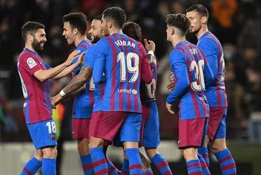 El equipo de Xavi Hernández podría sumar a un defensor top para acompañar a Ronald Araújo