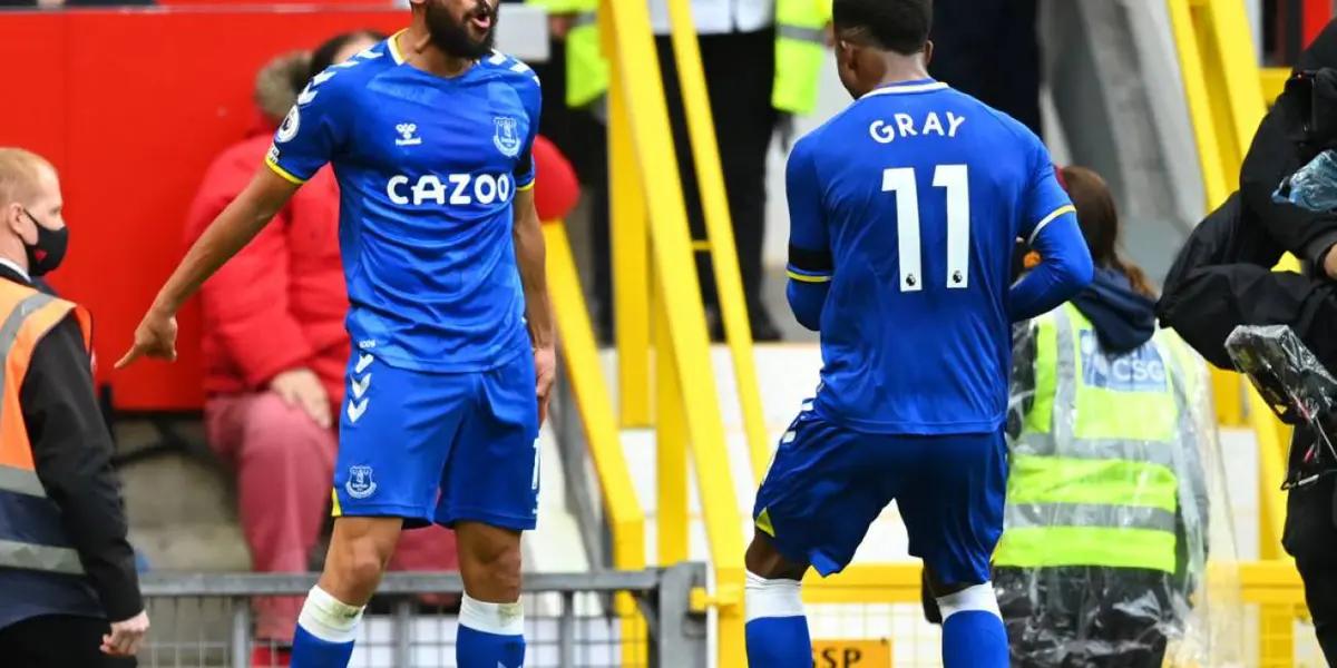 El Everton finalmente logró el empate ante el Manchester United de CR7 gracias al gol del inglés Andros Townsend, lo curioso de esto fue la reacción que tuvo el jugador blue en contra del portugués sin razón alguna, copiandole el festejo y gritandoselo en la cara.