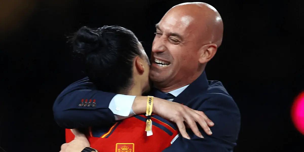 El ex directivo del fútbol español leyó a viva voz un mensaje que recibió horas después de la consagración