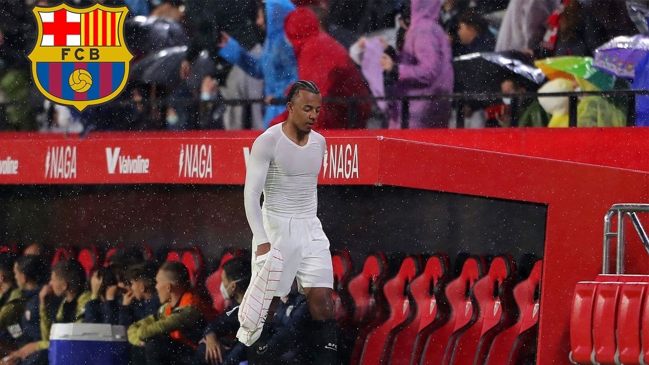 El exdefensa del Sevilla Fútbol Club, según trascendió desde su entorno, estaría por demás inquieto al no resolverse su situación en la entidad catalana.
